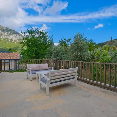 Bed and Breakfast Uezuemlue Evleri *