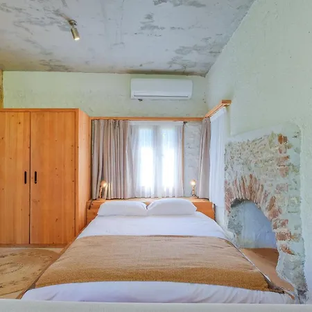 Bed and Breakfast Uezuemlue Evleri