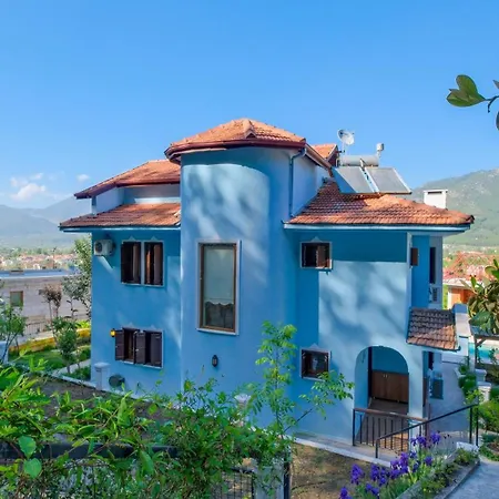 Uezuemlue Evleri فندق مبيت وإفطار *