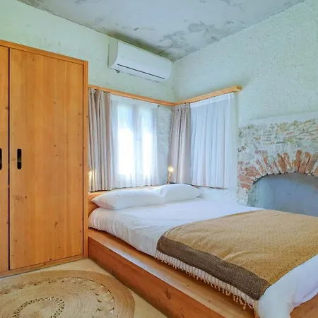 فندق مبيت وإفطار Uezuemlue Evleri